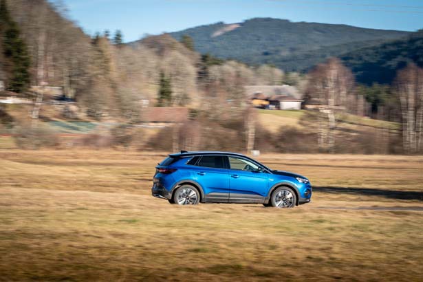 R_Opel-Grandland-X-Hybrid4