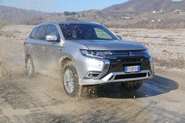  Mitsubishi Outlander PHEV