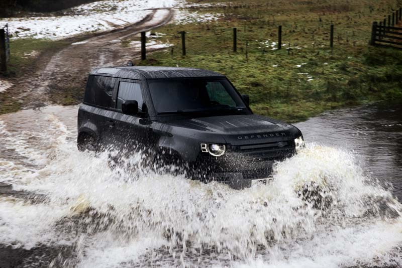  Land Rover Defender più “cattivo” col V8 (video)