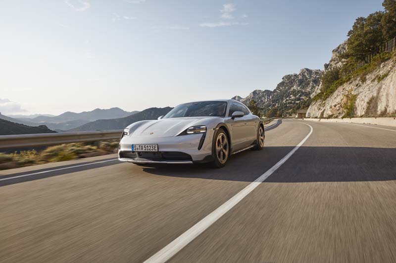  Porsche Taycan Cross Turismo: elettrica al 100% con trazione integrale