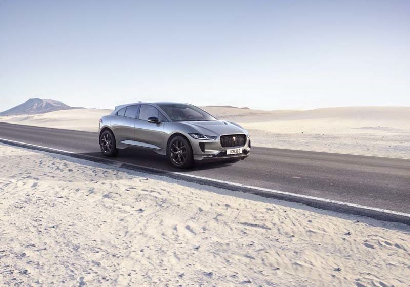  Jaguar I-Pace Black: il “nero elettrico” fa chic