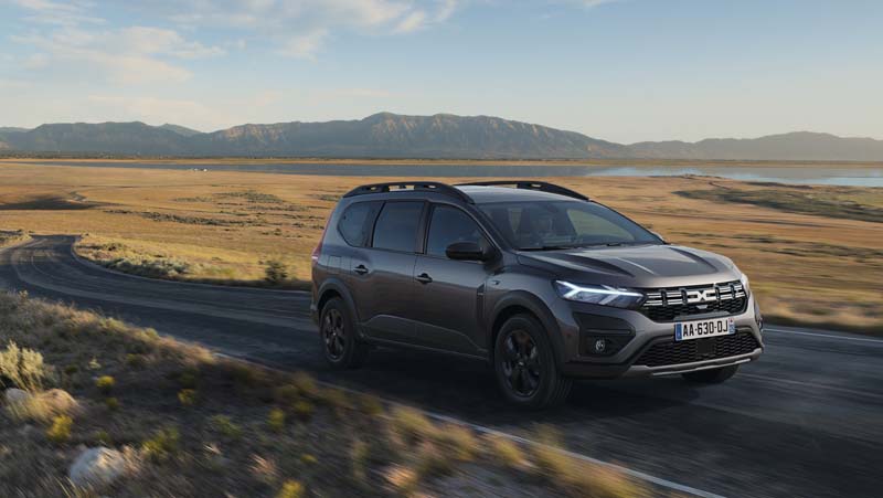  Dacia Jogger adesso anche ibrido a 5 o 7 posti