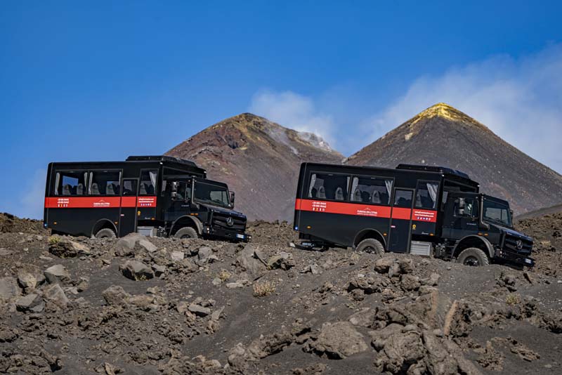 Due Autobus Unimog per “scalare” l’Etna da turisti