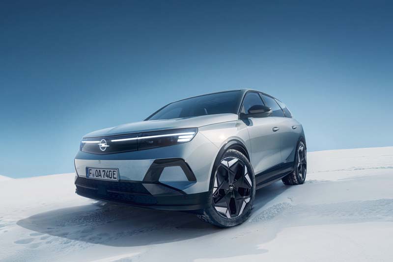  Opel Grandland Electric ora a trazione integrale AWD